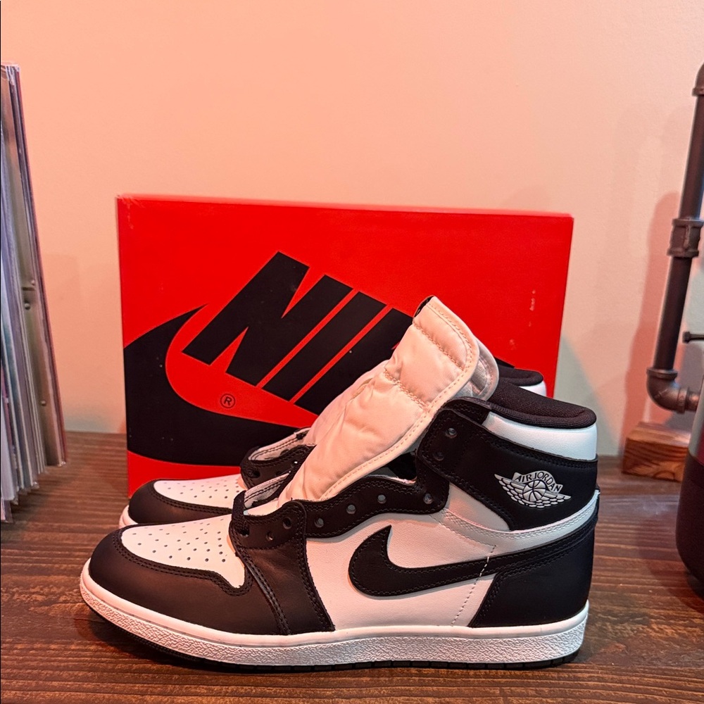 ***SOLD***Nike Air Jordan 1 Retro High ‘85 OG black and white 10